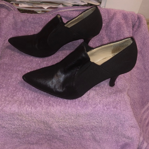 Comfortable Black Leather Sophisticated ankle booties 1920 pointed kitten heels - Picture 9 of 13